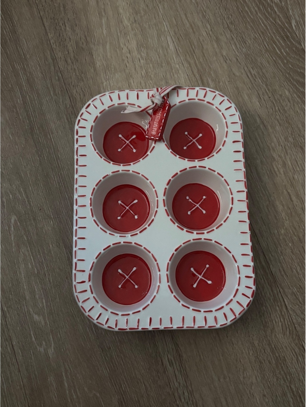 Mud Pie Ceramic Button Details 6-Cup Muffin Pan with "Homemade" Tag D9